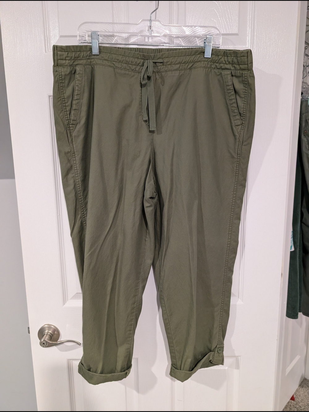 Talbots Olive Green Pull On Roll Up Capri Pants in Size 16